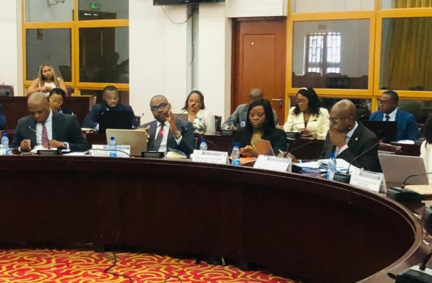 El Ministerio de Hacienda y Presupuestos debate los borradores presupuestarios en reunión de Consejo Directivo