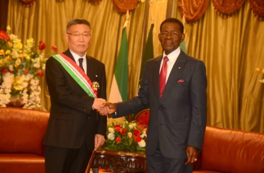 Condecoración Diplomática: El Embajador de Corea del Norte recibe reconocimiento en Guinea Ecuatorial