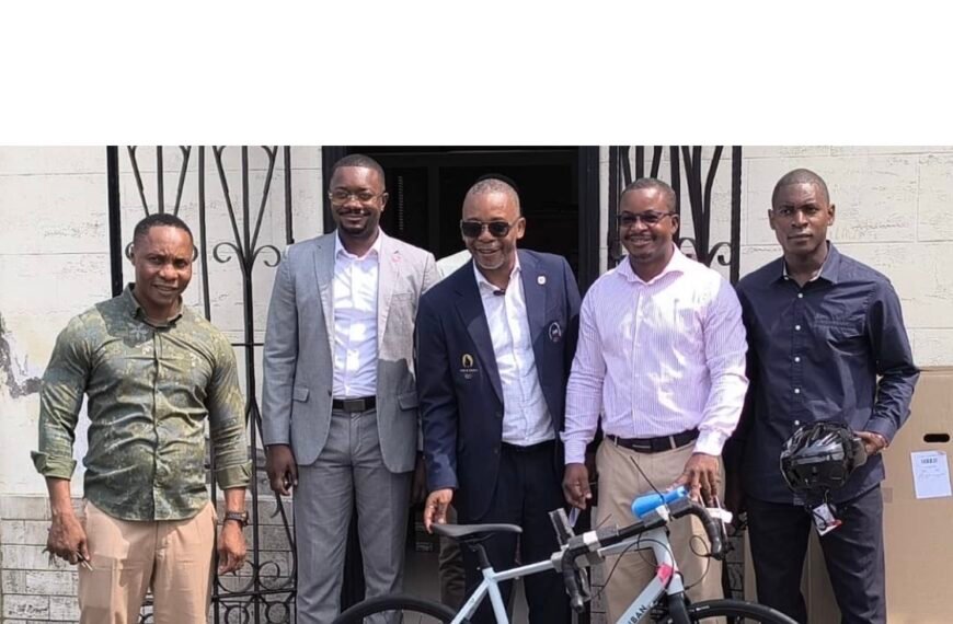 El ciclismo en Guinea Ecuatorial recibe un impulso con nuevo material deportivo