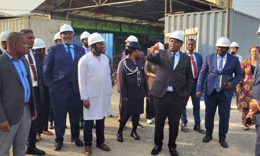 El Primer Ministro Manuel Osa Nsue supervisa la construcción del nuevo pabellón del Hospital General de Bata