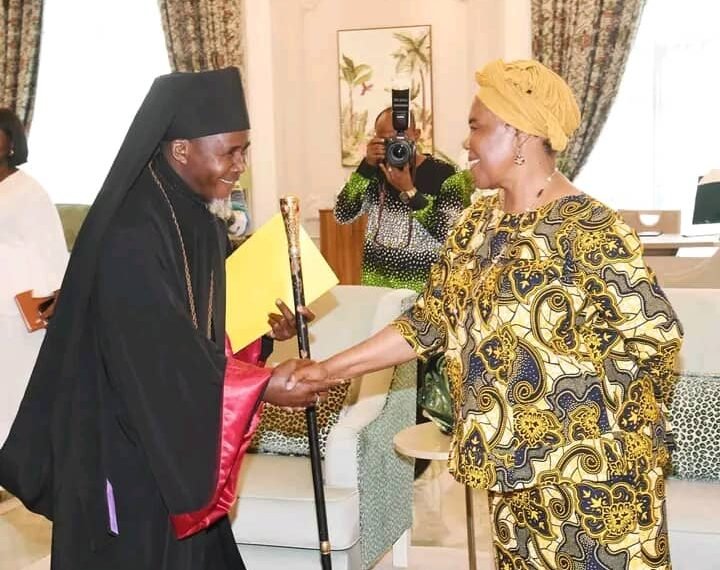 La Primera Dama de Guinea Ecuatorial dona 20 millones de francos cefas a la Iglesia Ortodoxa para la finalización de su templo central