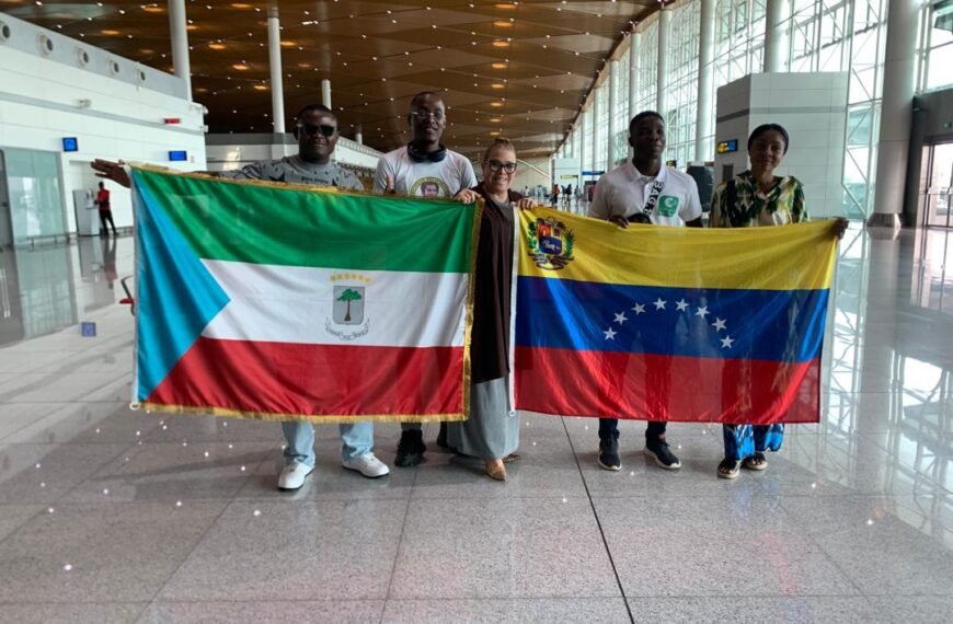 Jóvenes de la Sociedad Bolivariana de Guinea Ecuatorial parten a Caracas para participar en el Festival Mundial Antifascista 2025
