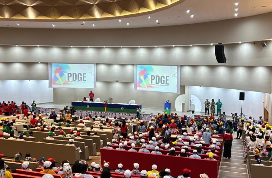 El Grand hotel Djihibilo, acoge a los militantes del Partido Democrático de Guinea Ecuatorial (PDGE) en la Gira Nacional de Presentación del nuevo Secretario General del PDGE